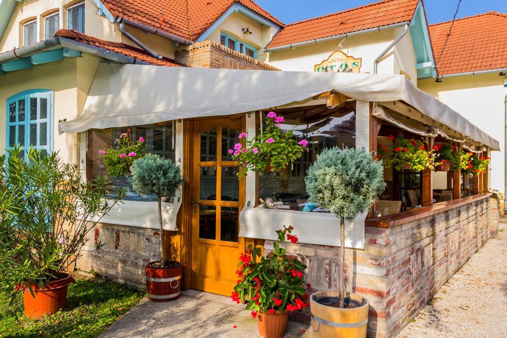 Oetoesfogat Panzio Bed & Breakfast Siofok Exterior photo